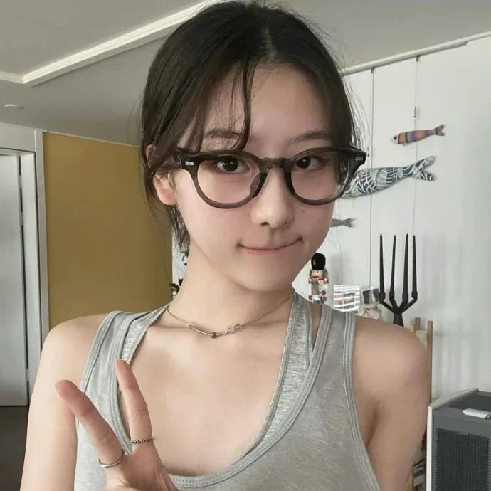 在江边 在线观看封面